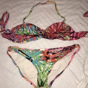 Multicolor bikini with removable strap